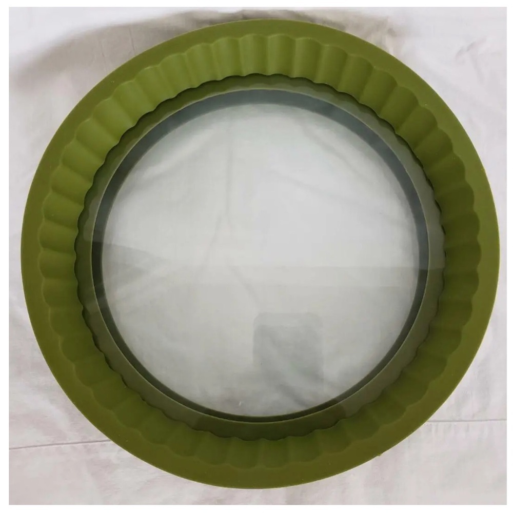 2 GLASS BOTTOM FLUTED 9" BAKERS w/REMOVABLE SILICONE RIMS NEW